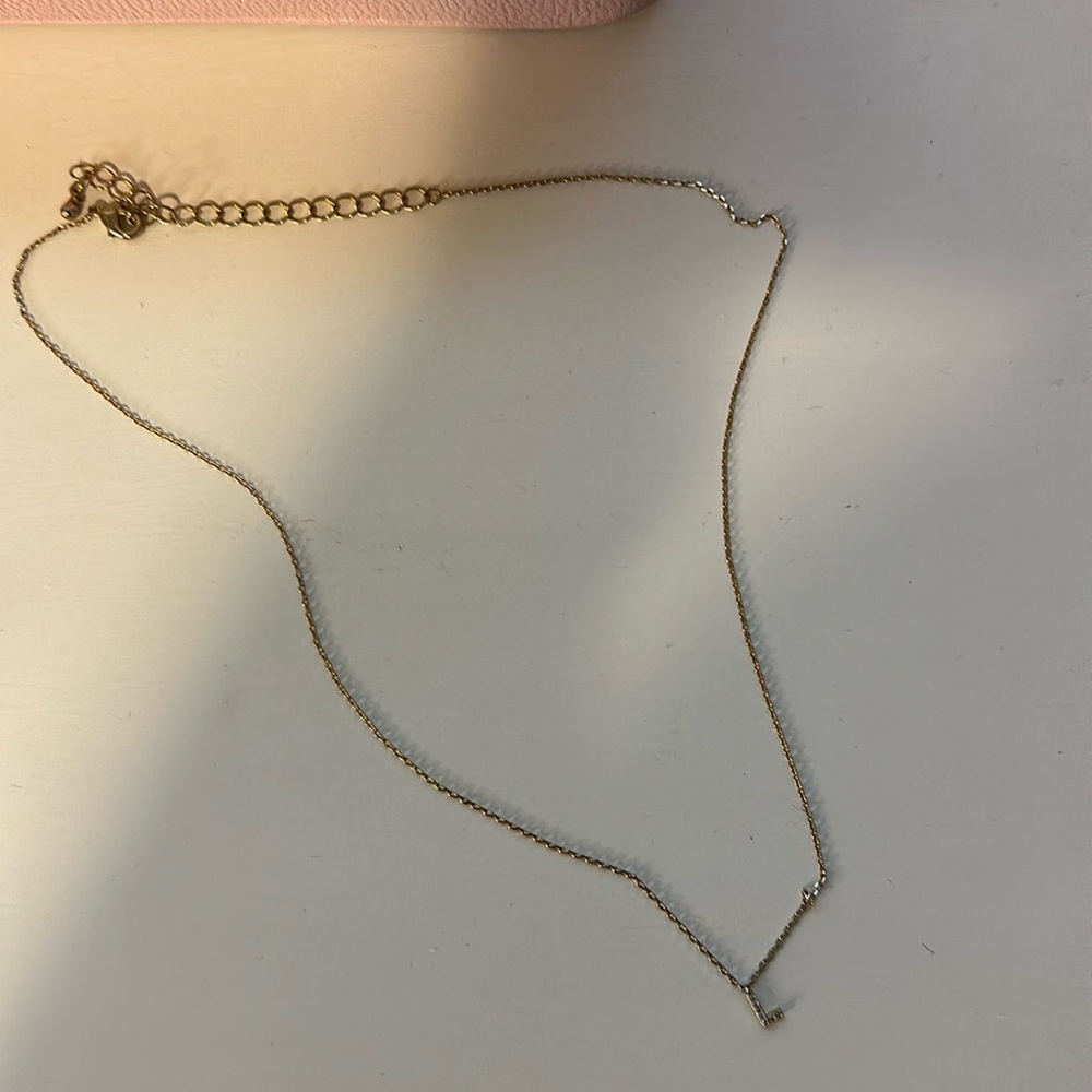 L necklace in gold